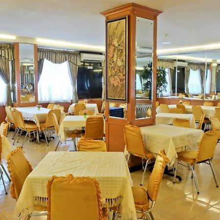 Plaza Hotel Harco Mangga Dua Jacarta Exterior foto