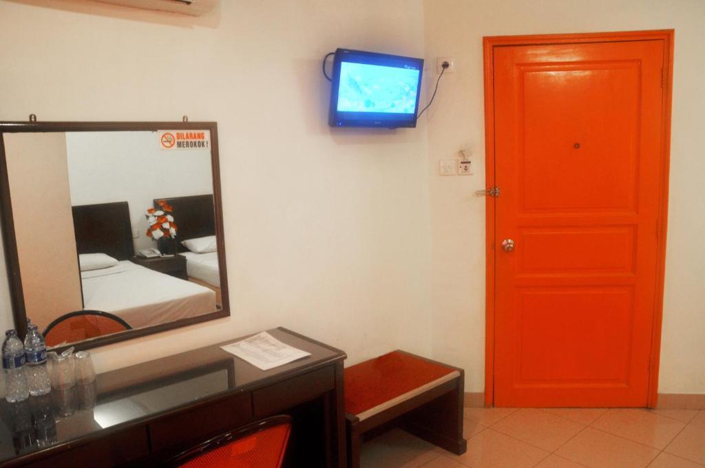 Plaza Hotel Harco Mangga Dua Jacarta Exterior foto