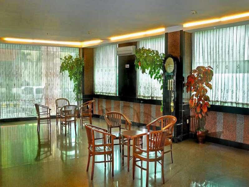 Plaza Hotel Harco Mangga Dua Jacarta Exterior foto